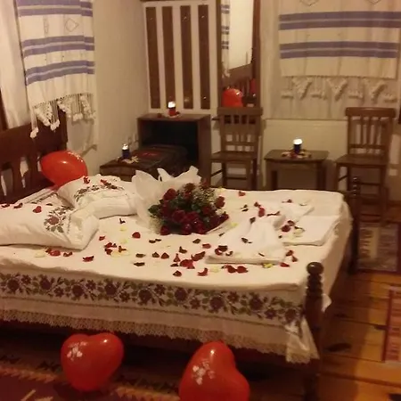 بيت ضيافة Birgi Cinaralti